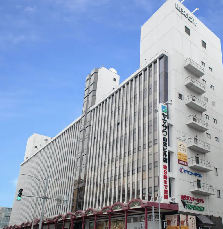 会場の山交ビルの外観